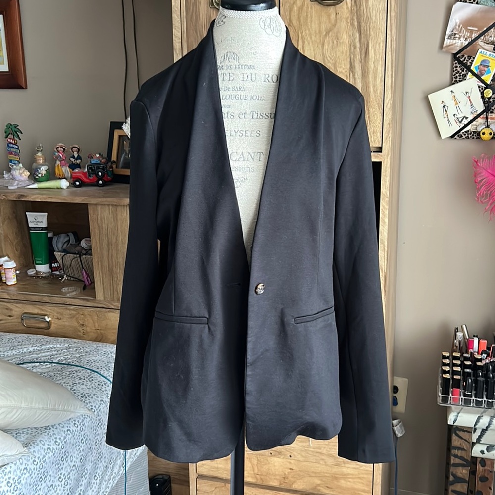 Simply Styled Black Single-Button Blazer